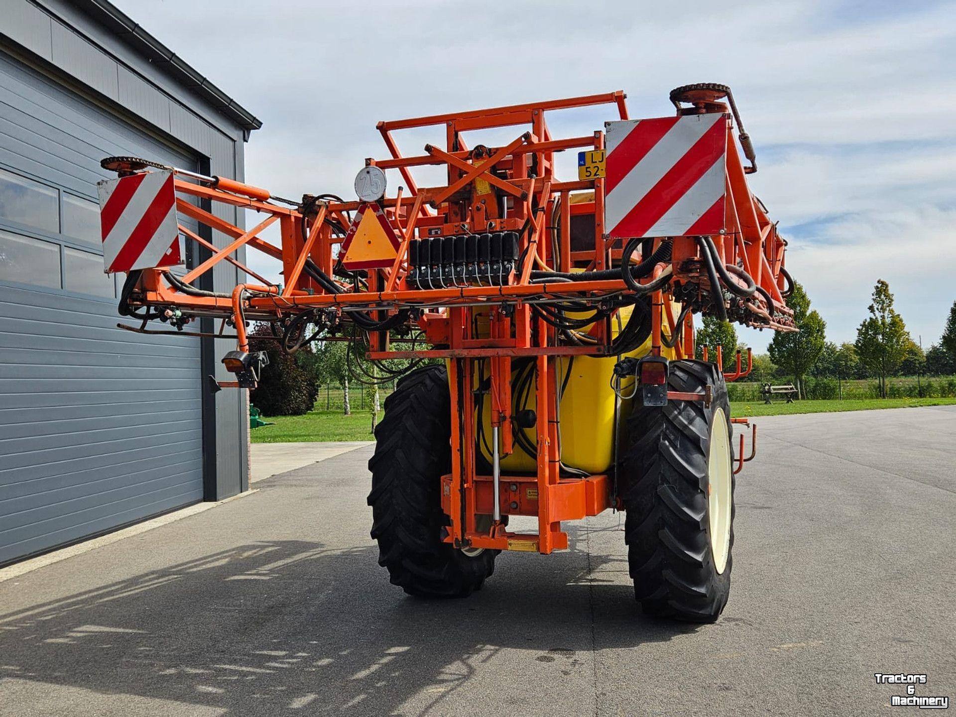 Pulvérisateur porté Douven NEVELSPUIT 3400 Ltr Veldspuit - 27mtr