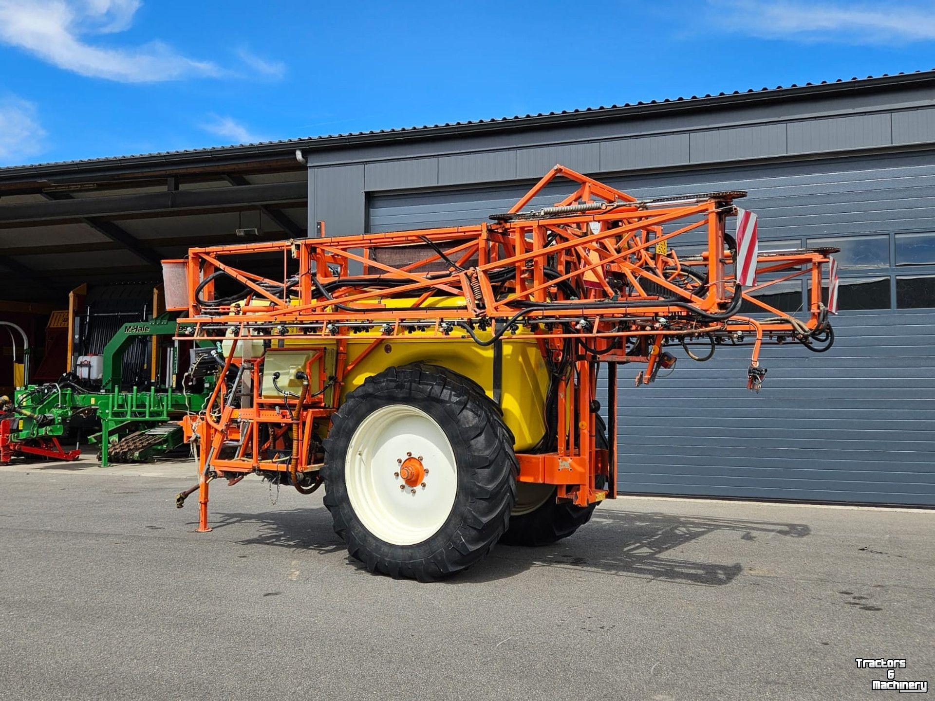 Pulvérisateur porté Douven NEVELSPUIT 3400 Ltr Veldspuit - 27mtr