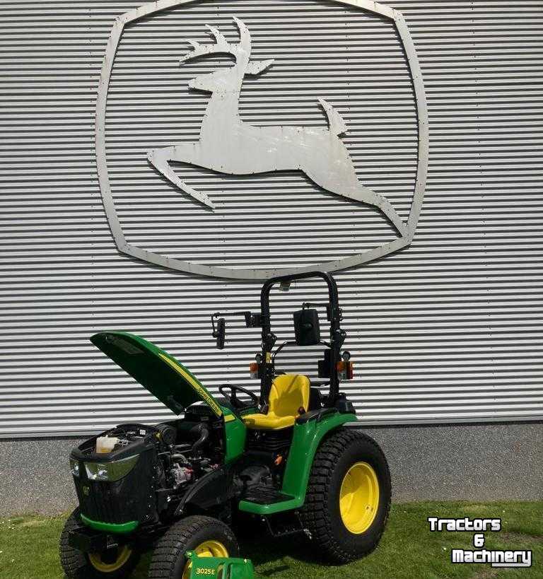 Tracteur pour horticulture John Deere 3025 E EU Compact Tractor Traktor