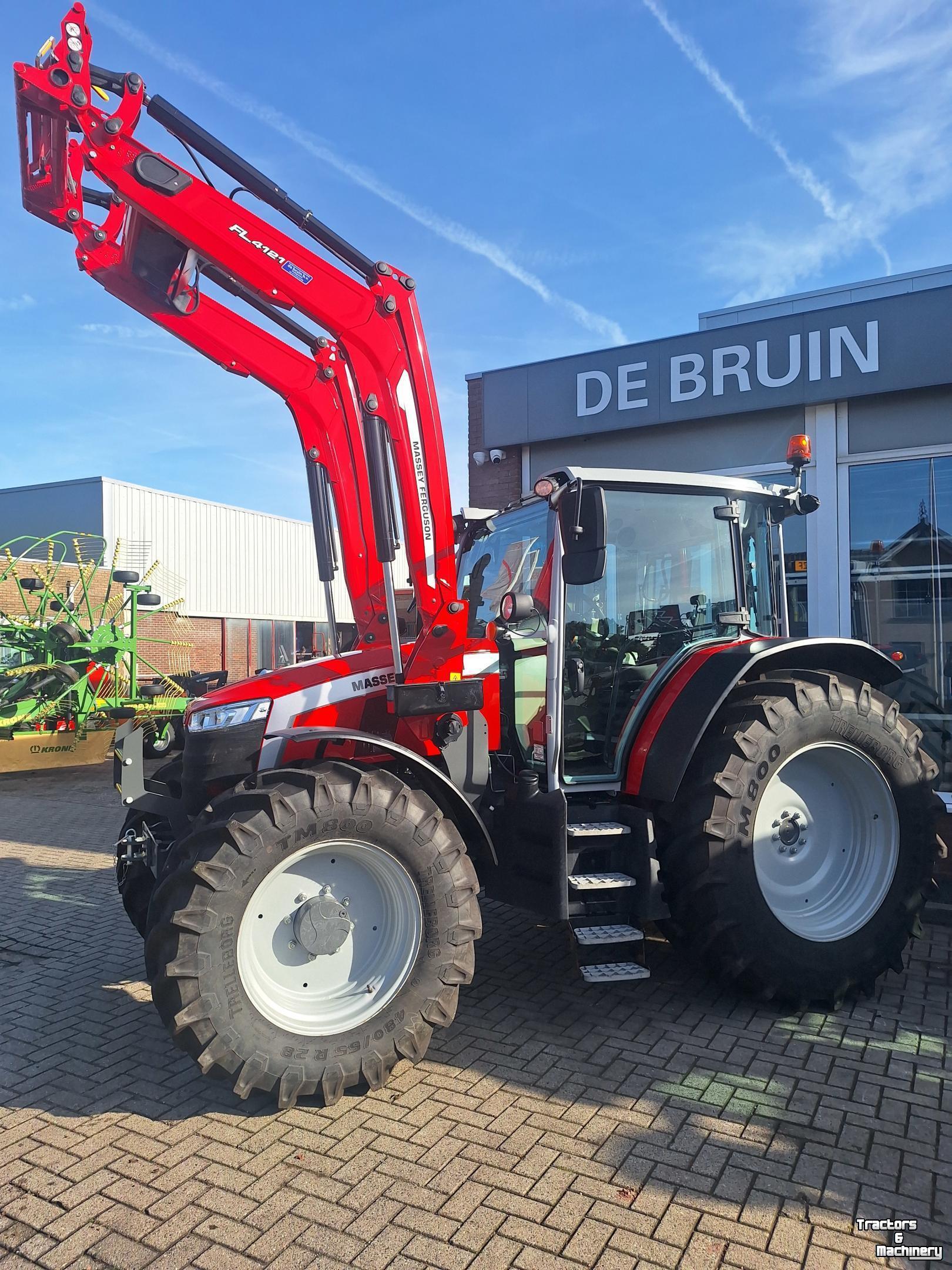 Tracteur Massey Ferguson 5M125 DYNA4 met FL4121