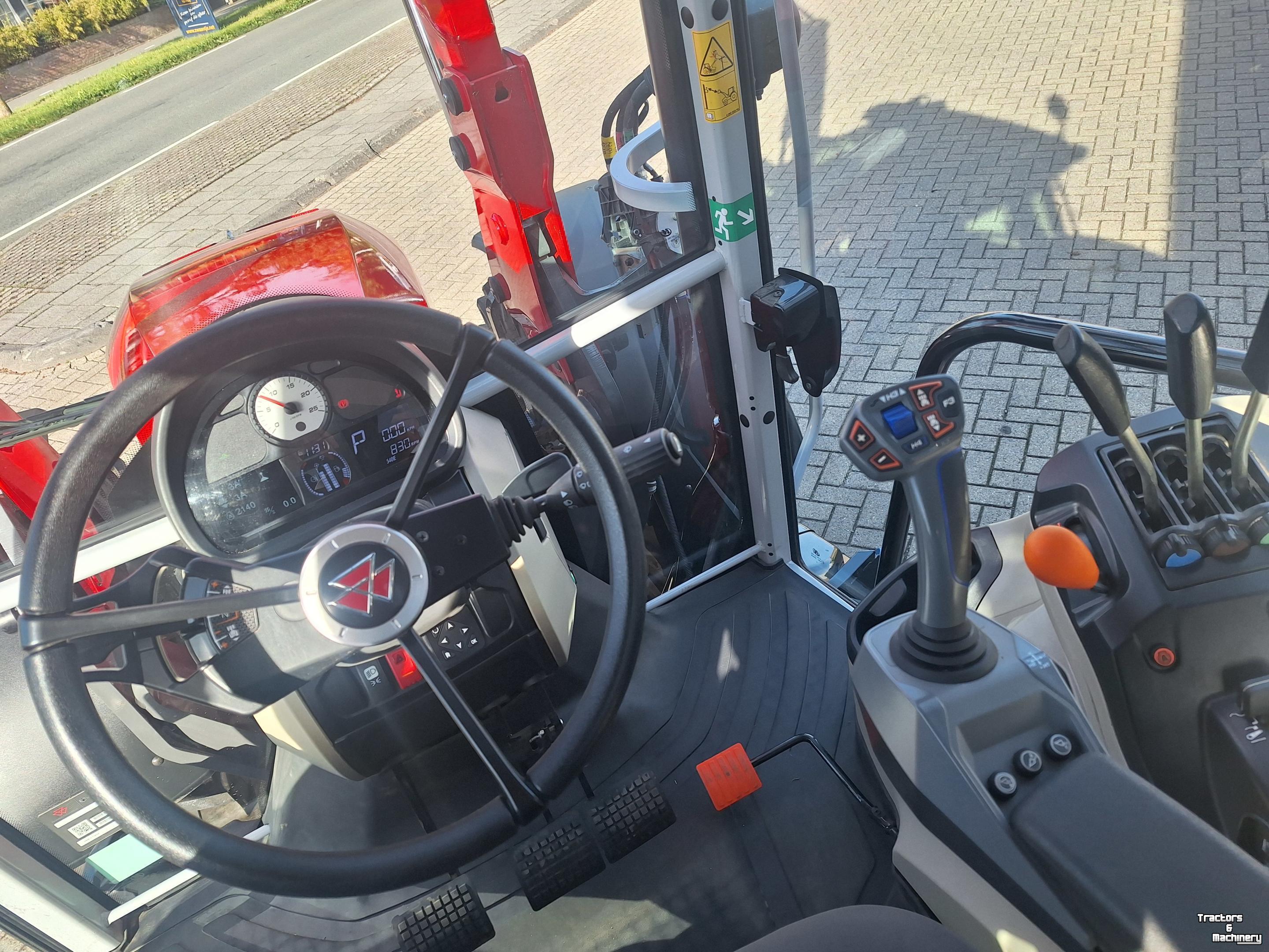 Tracteur Massey Ferguson 5M125 DYNA4 met FL4121