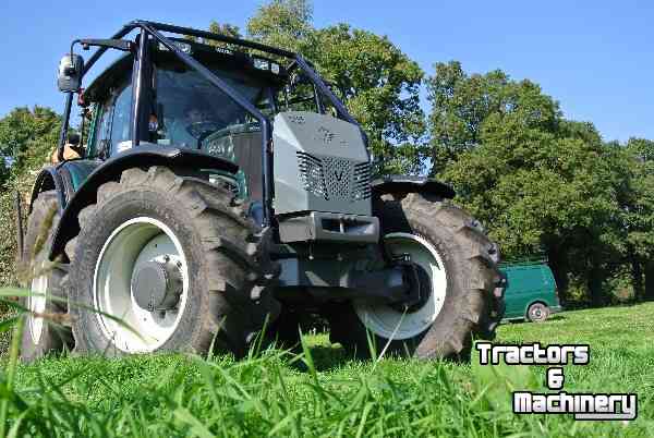 Tracteur forestier Valtra N-SERIE FORST SCHUTZ / FOREST PROTECTION