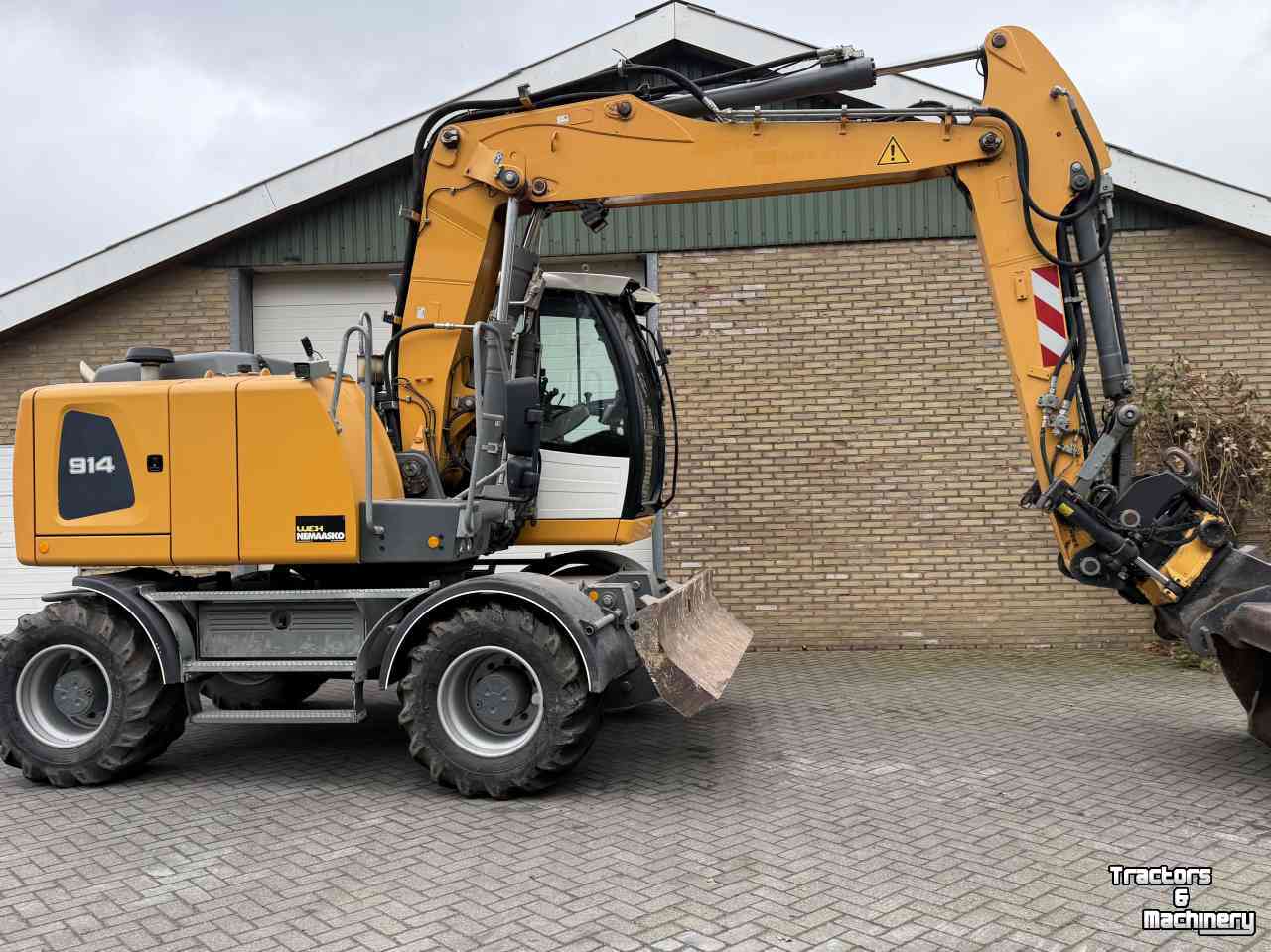 Pelleteuse Liebherr A914 met Engcon draaikantelstuk