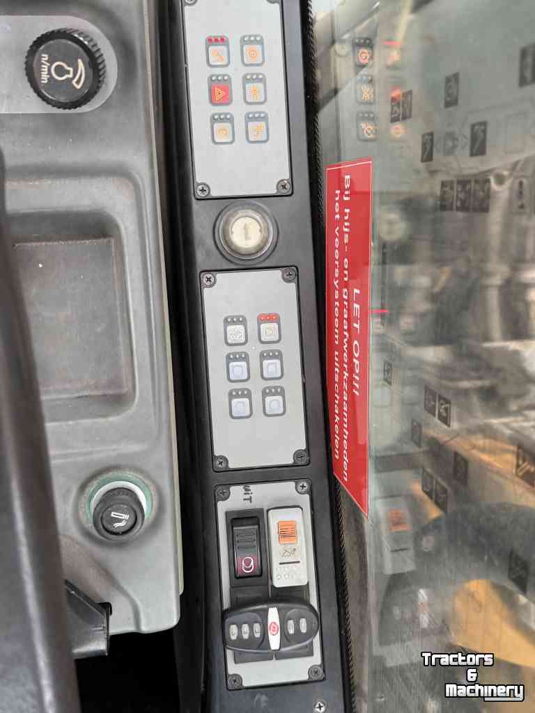 Pelleteuse Liebherr A914 met Engcon draaikantelstuk