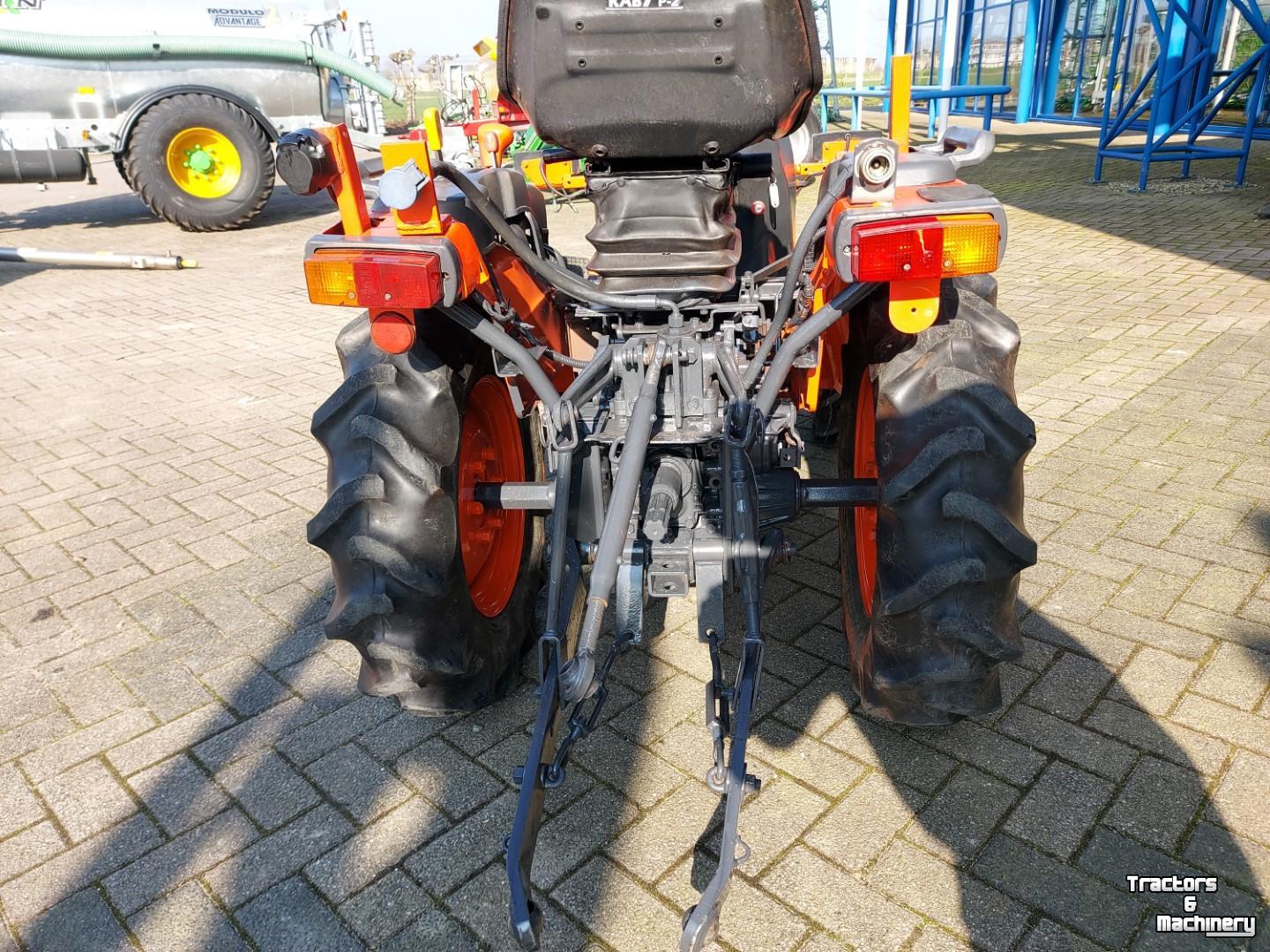 Tracteur pour vignes et vergers Kubota B1410