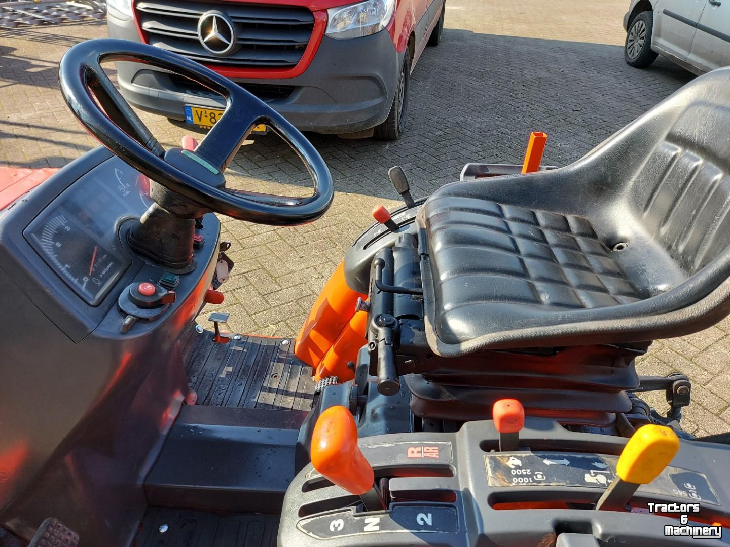 Tracteur pour vignes et vergers Kubota B1410