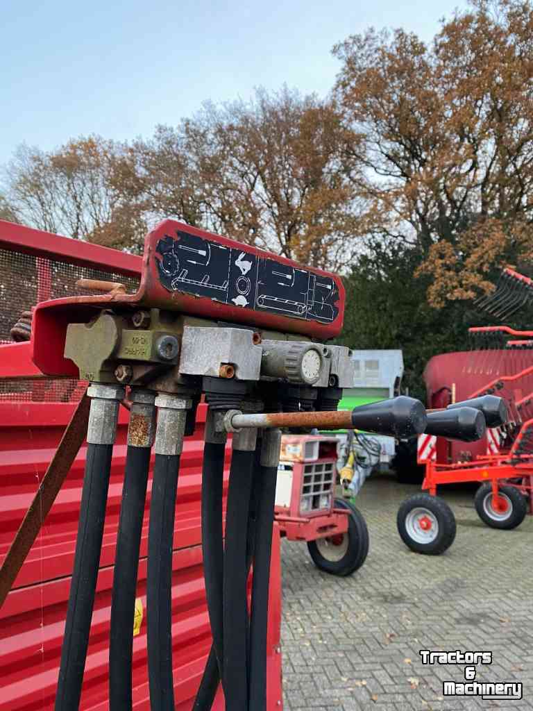 Distributeur de fourrage en bloc Schuitemaker amigo 30s