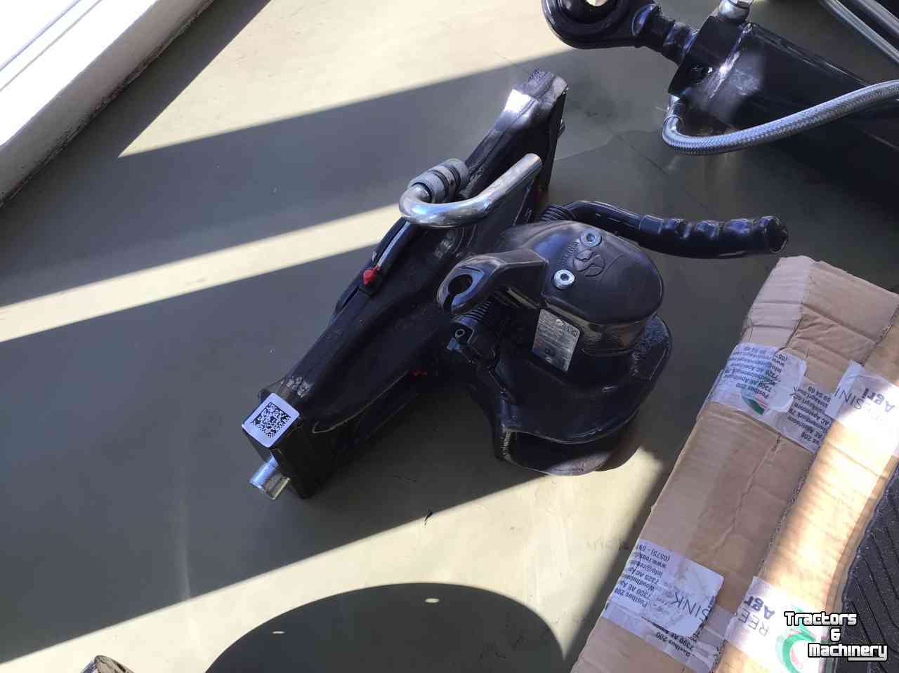 Autres tracteurs et accessoires  Automatische trekbek