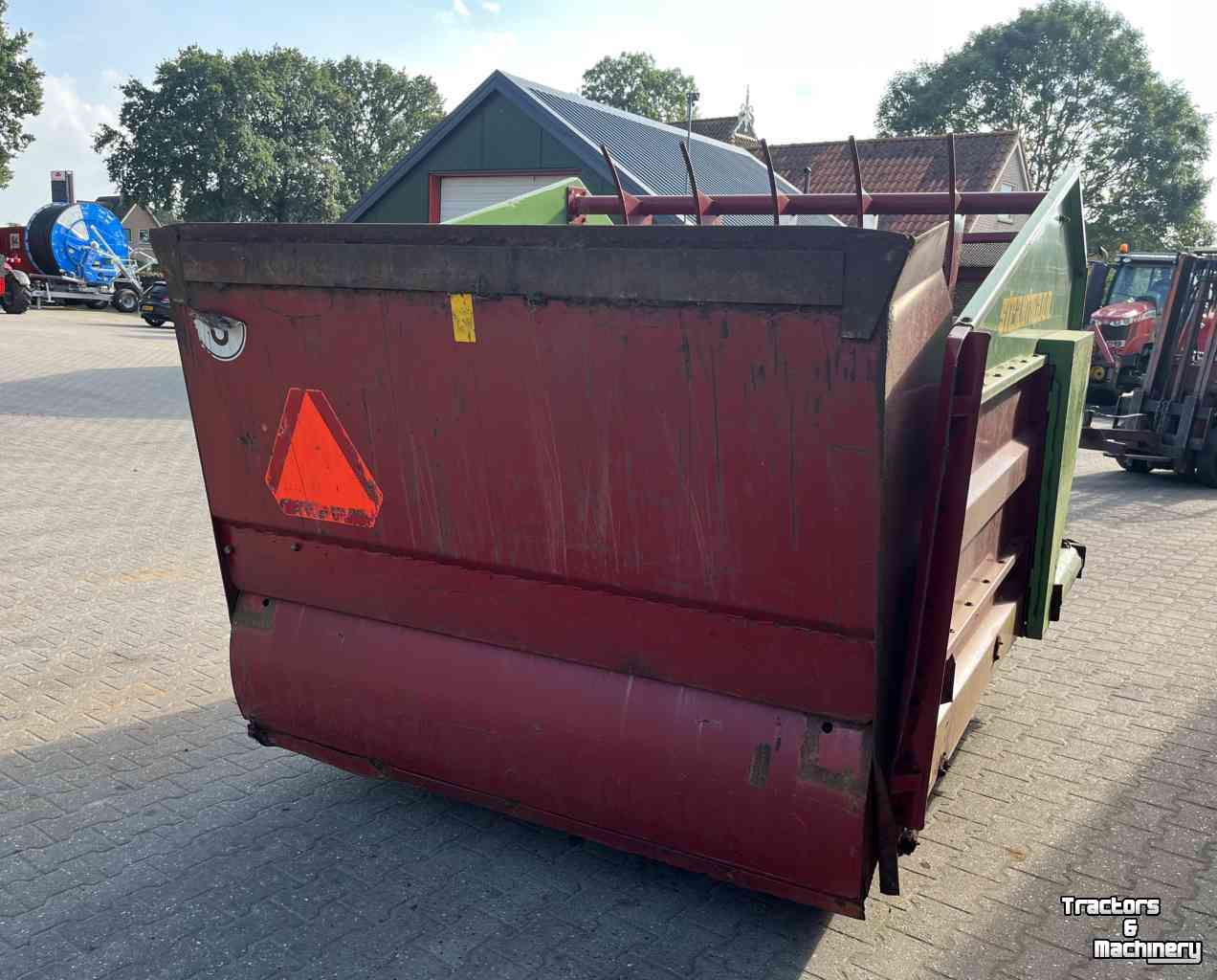 Distributeur de fourrage en bloc Strautmann BVW Blokkenwagen doseerwagen voermachines