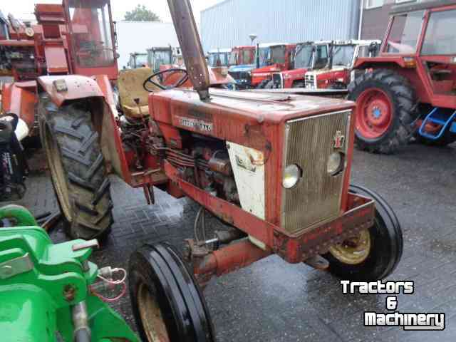Tracteurs International 824