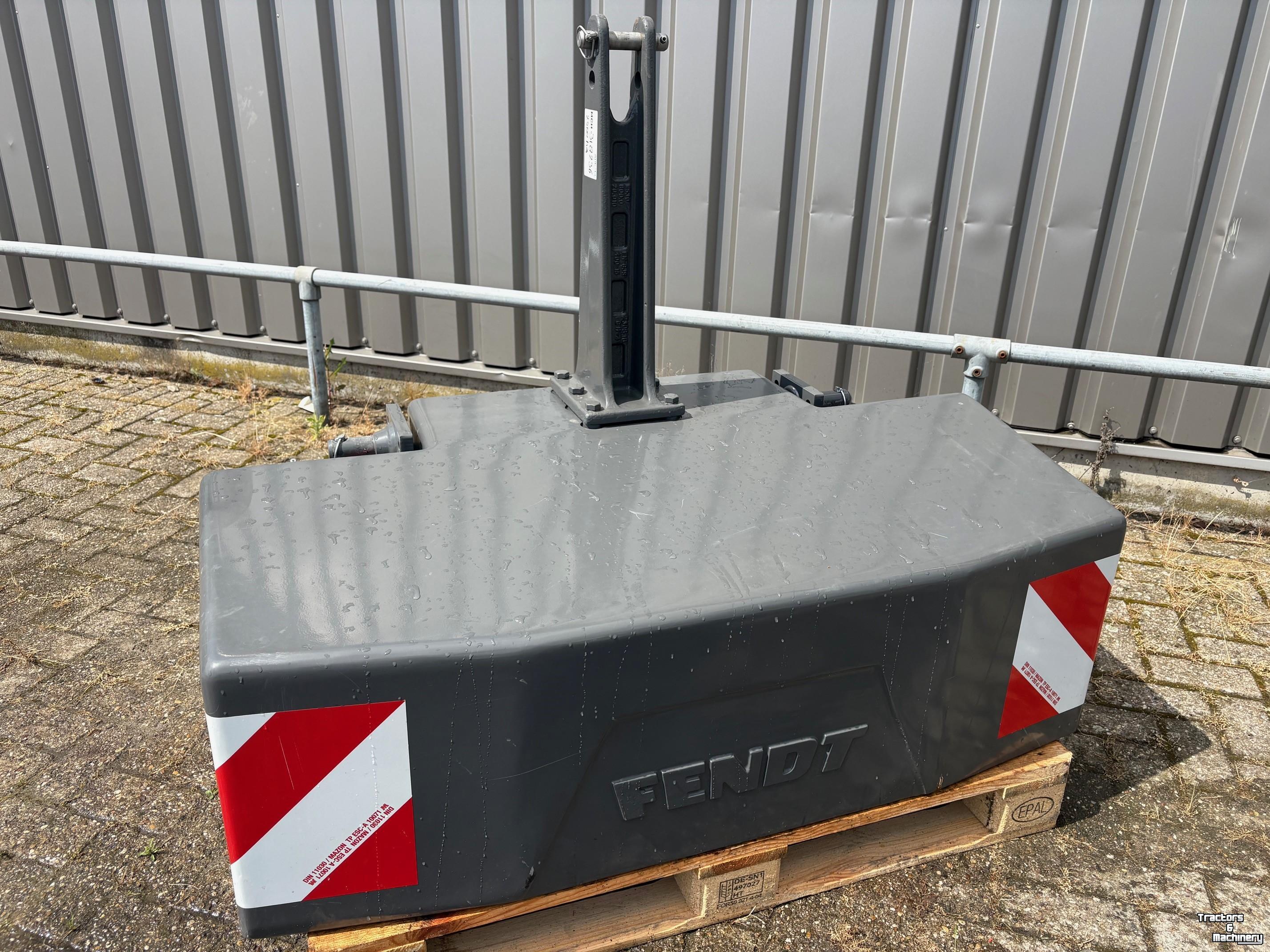 Autres équipements pour rue, entretien des accotements et des fossés  Fendt 2500kg frontgewicht