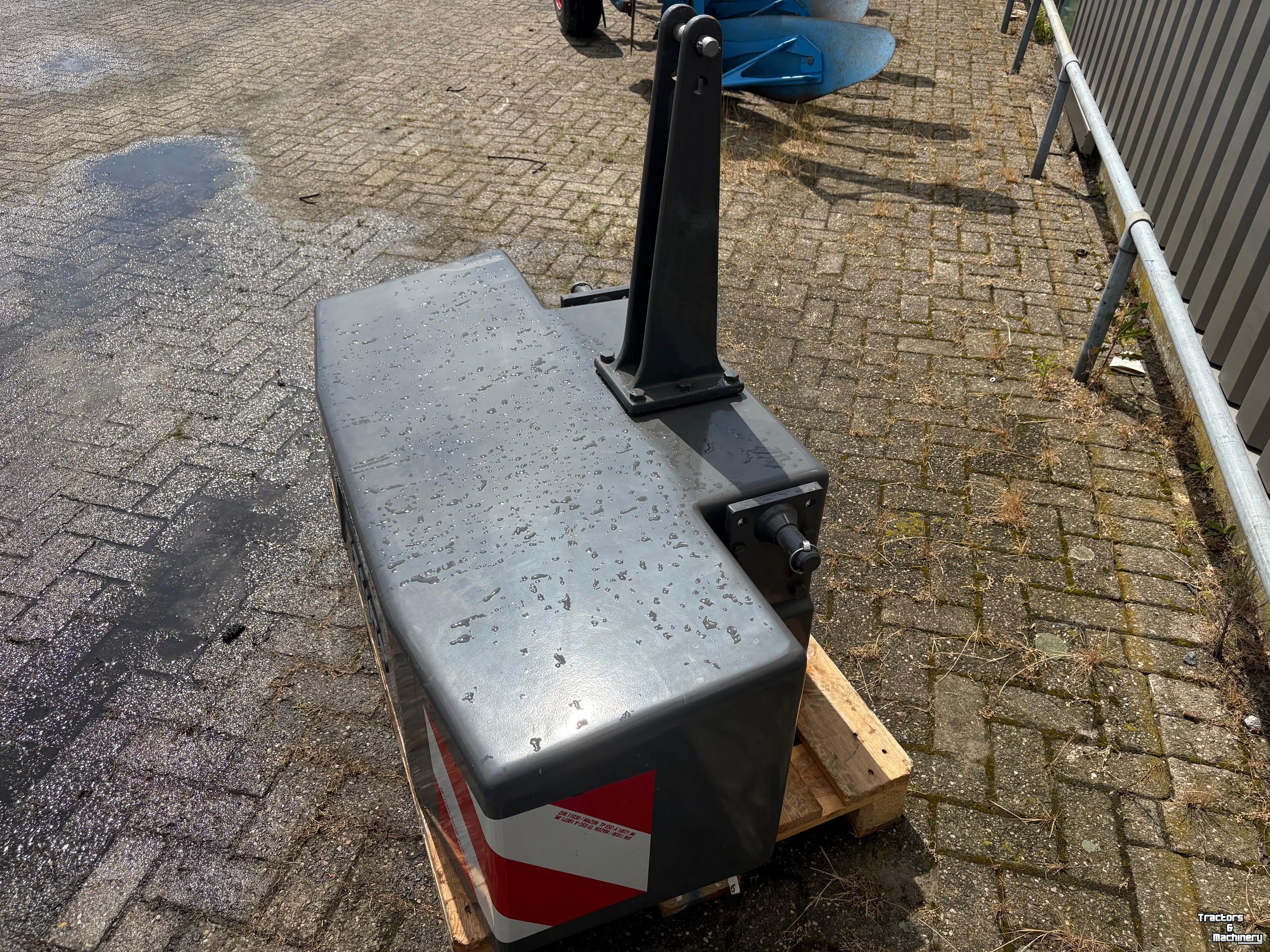 Autres équipements pour rue, entretien des accotements et des fossés  Fendt 2500kg frontgewicht