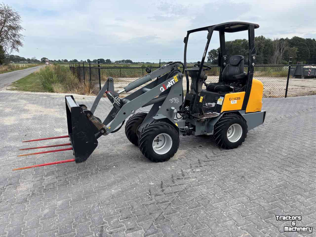 Chargeuse sur pneus Giant D263S shovel