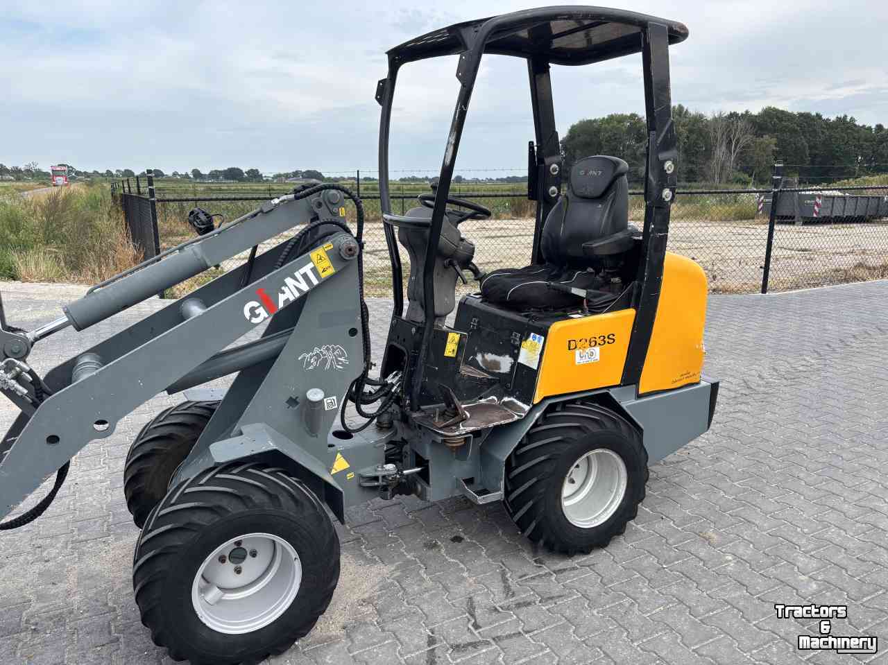 Chargeuse sur pneus Giant D263S shovel