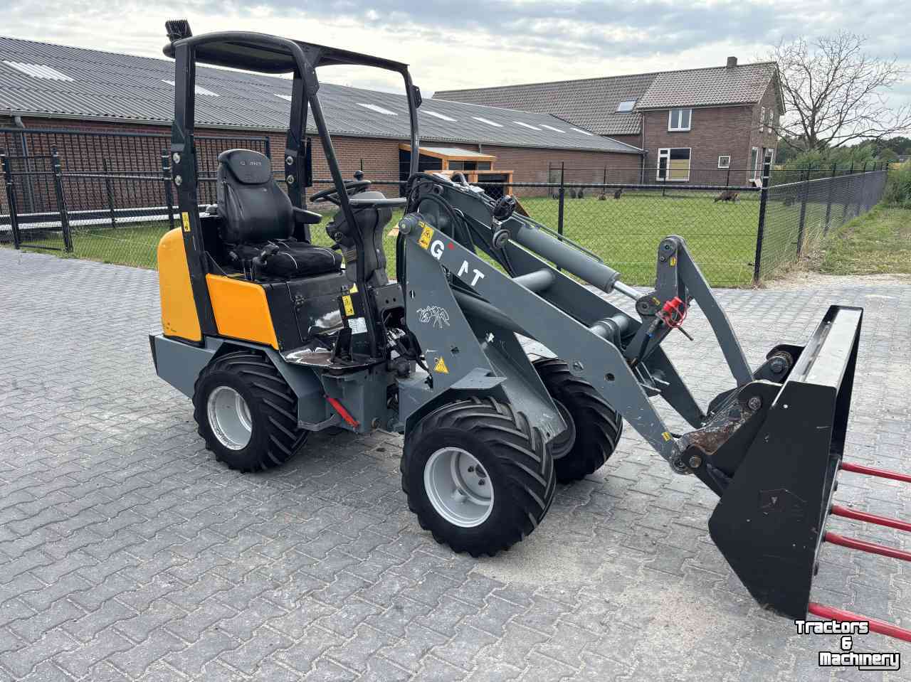 Chargeuse sur pneus Giant D263S shovel