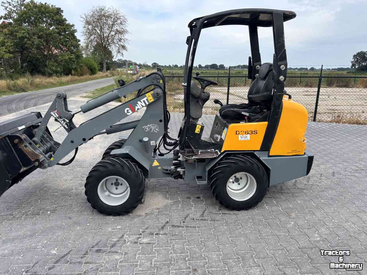 Chargeuse sur pneus Giant D263S shovel