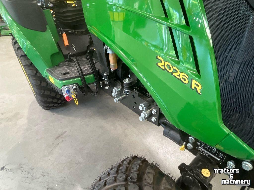 Tracteur pour vignes et vergers John Deere 2026R