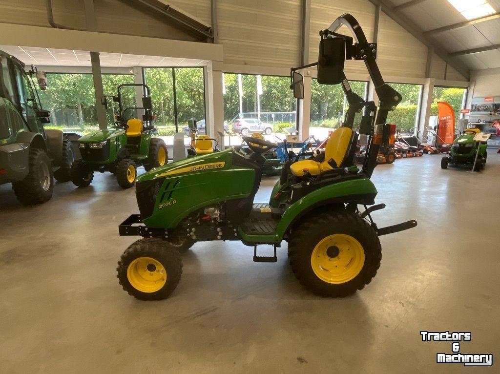 Tracteur pour vignes et vergers John Deere 2026R