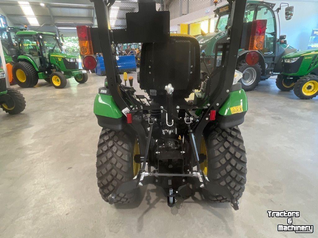 Tracteur pour vignes et vergers John Deere 2026R