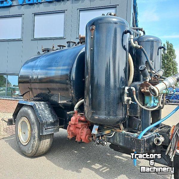 Pompe à lisier  Pomptankwagen met compressor - en Doda pomp