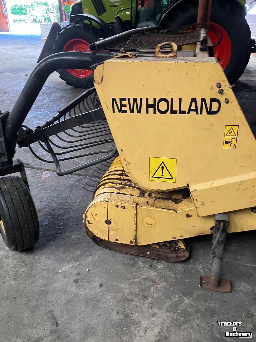 Ensileuse automotrice New Holland 345 W