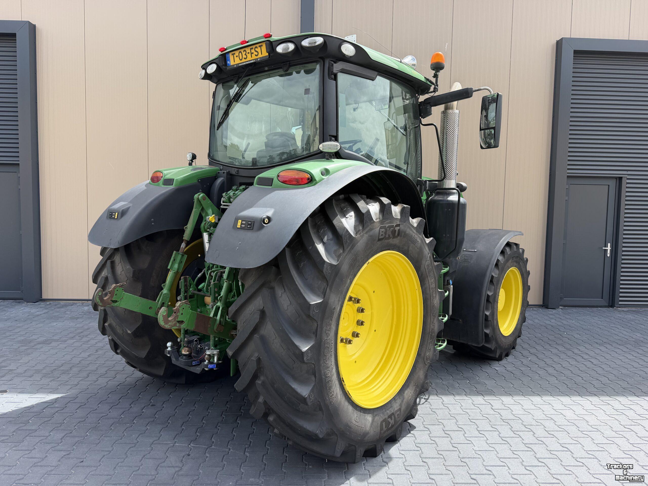 Tracteur John Deere 6215R