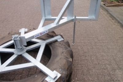 Pousse fourrage à pneu Qmac VBEU Voerbandveger / Voerveegband + Euro 
