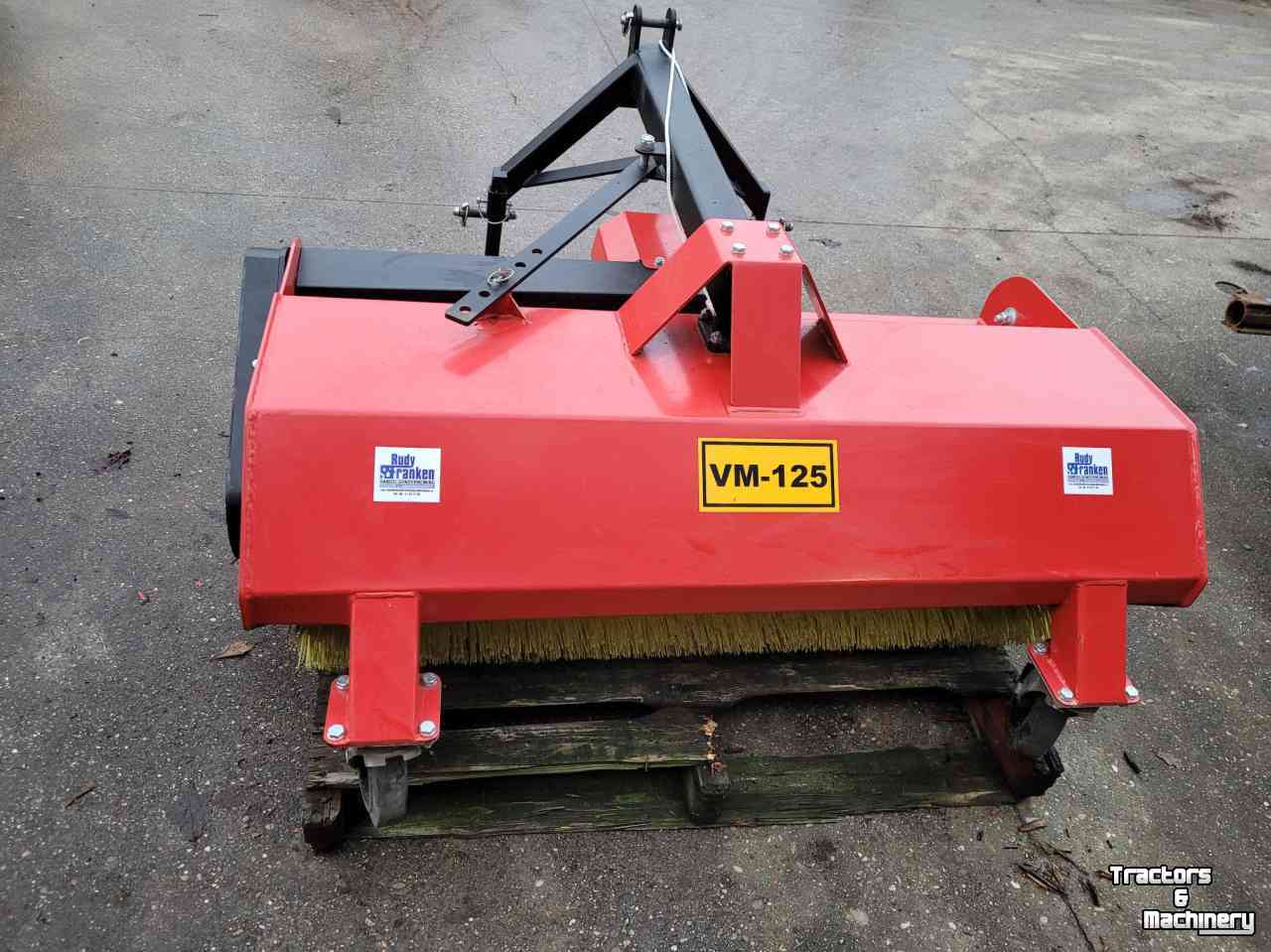 Balayeuses et balayeuses aspirantes  Veegmachine 1.25 mtr aftakas aangedreven met opvangbak