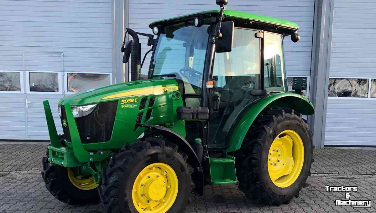 Tracteur pour horticulture John Deere 5058E 24F/12R PR Compact Tractor