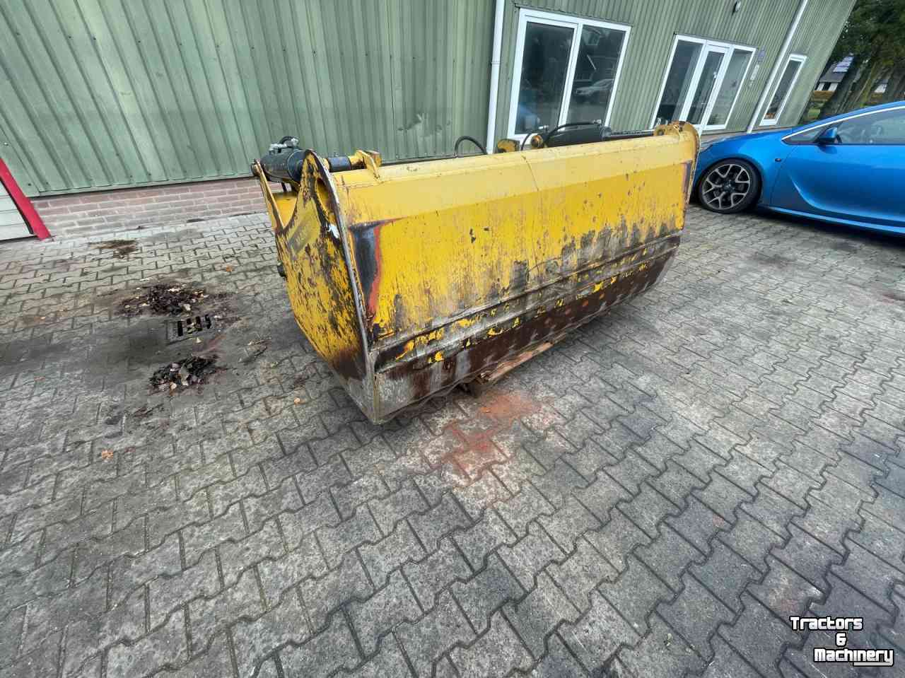 Coupe-blocs d'ensilage Mammut SC220M JCB