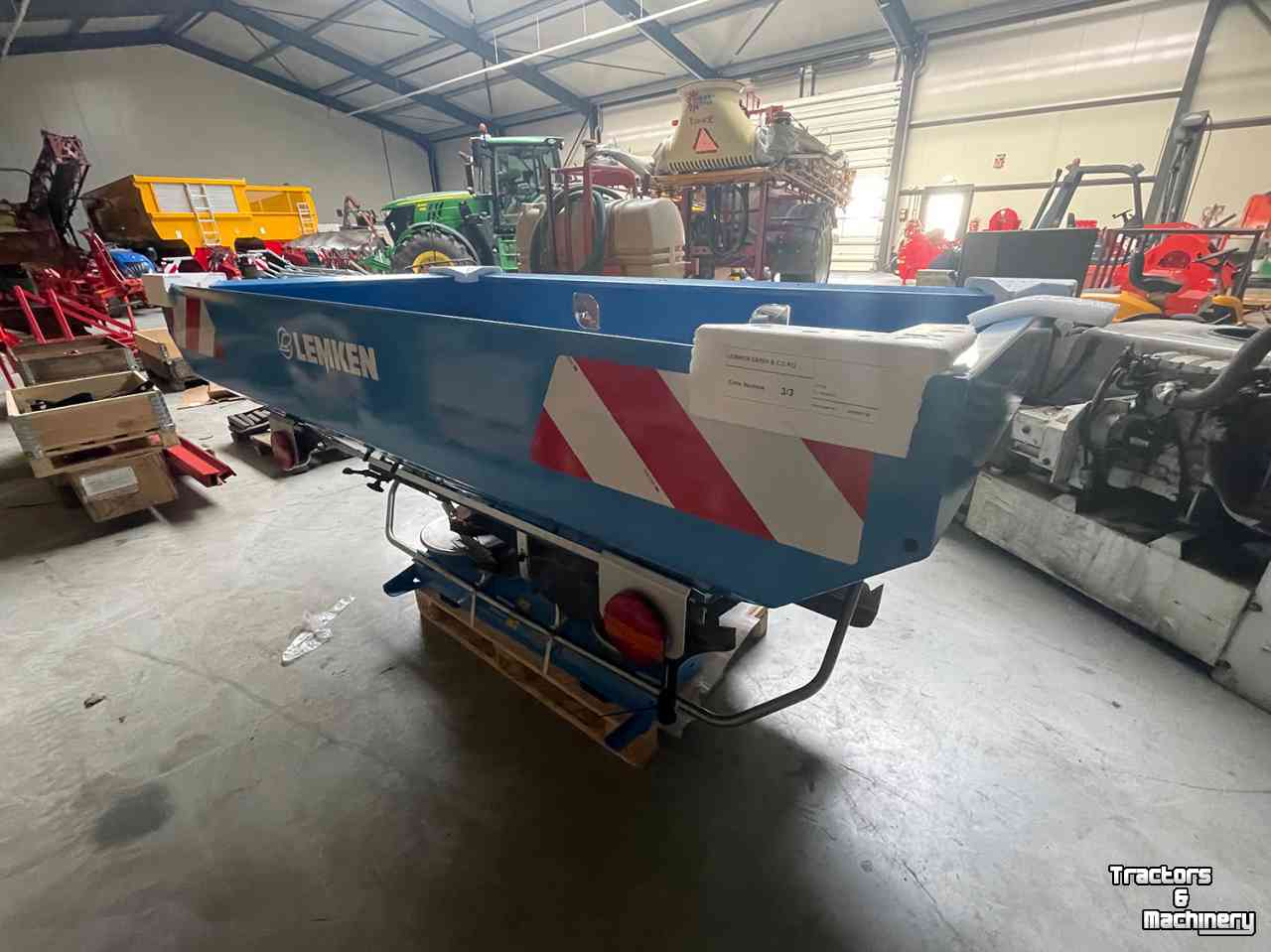 Distributeur d‘engrais Lemken Tauri 8