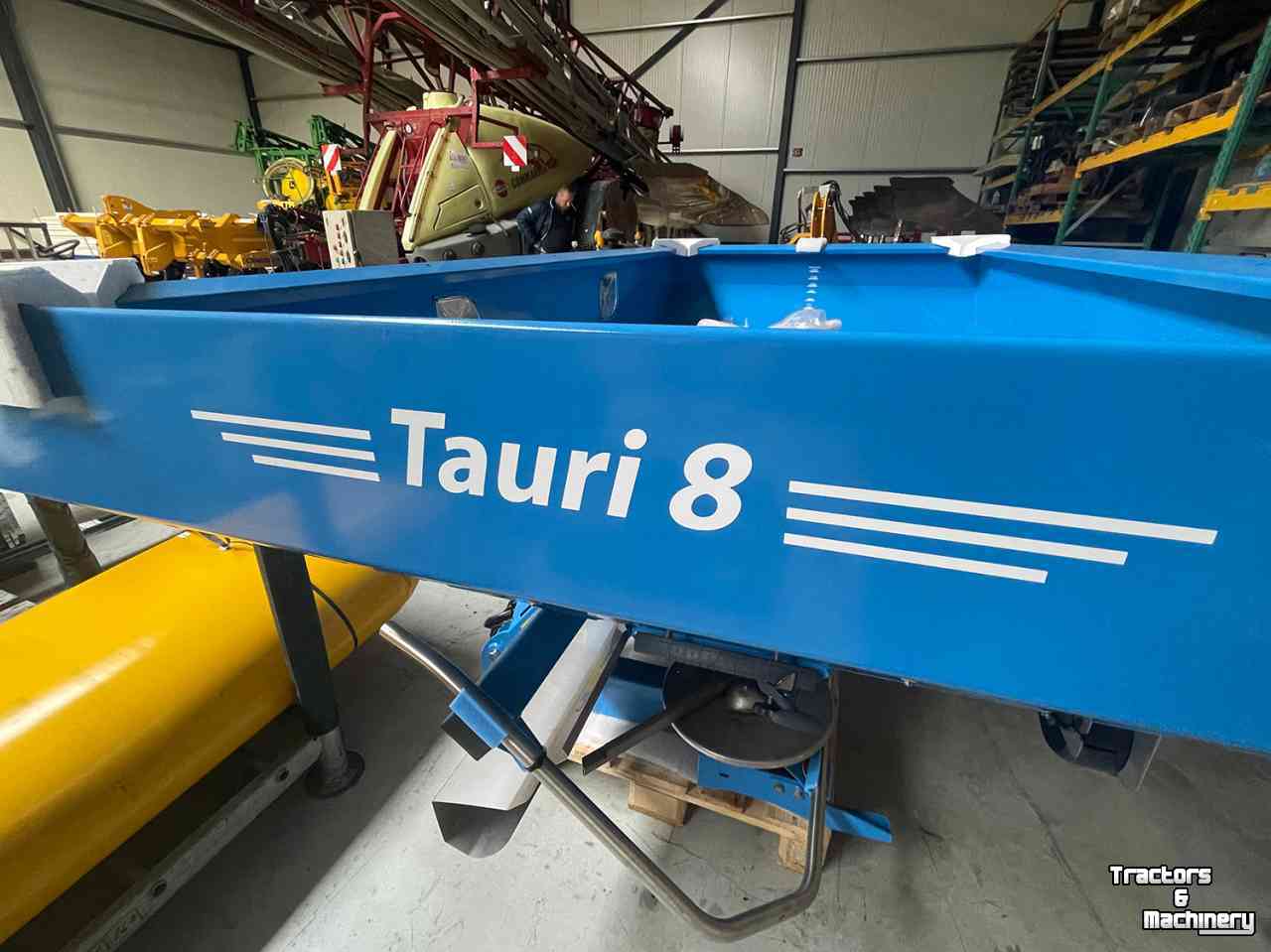 Distributeur d‘engrais Lemken Tauri 8