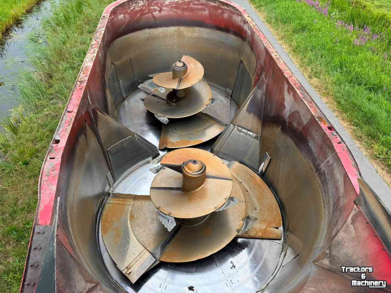 Mélangeuse automotrice Trioliet Trioliet Triotrac 2 L2000 Zelfrijdende voermengwagen midejo