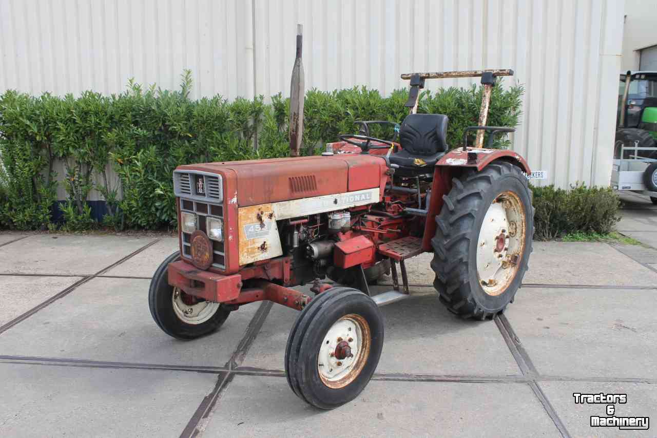 Tracteur International 453 Cormick IHC International Harvester Case-IH trekker tractor