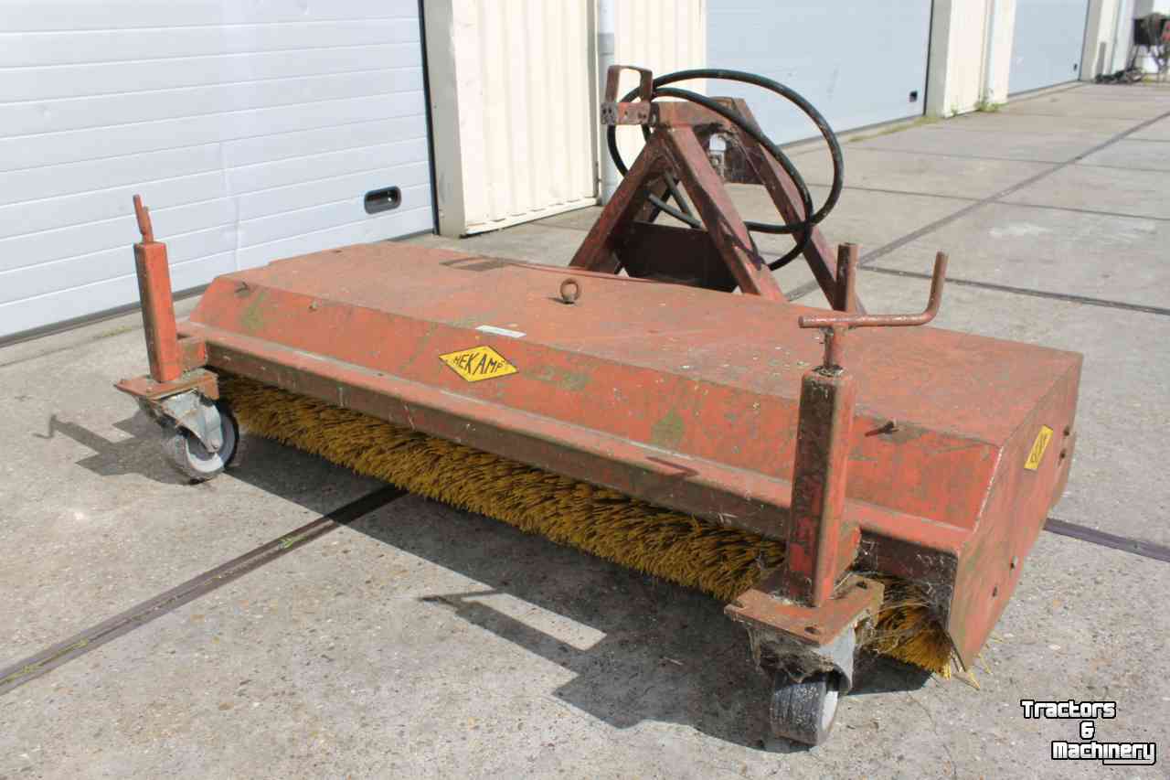 Balayeur Hekamp VM205 hydraulische veegmachine rolbezem met aangebouwde rubberschuif