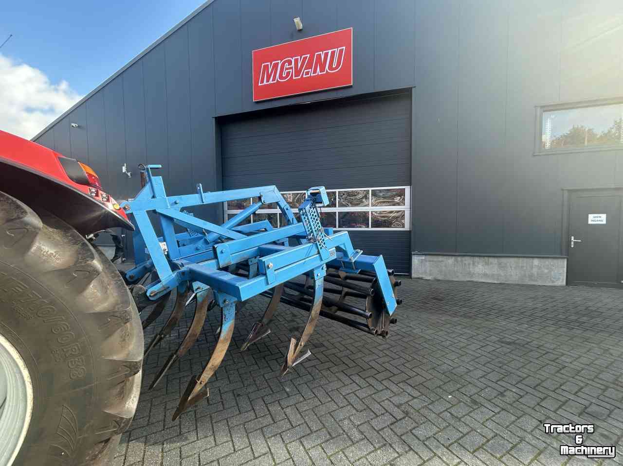 Cultivateur  Vaste tand cultivator met kooirol en hefinrichting