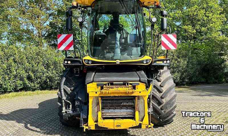 Ensileuse automotrice New Holland FR780