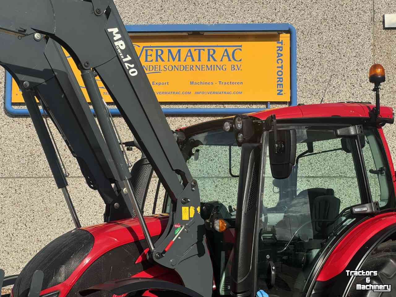 Tracteur Valtra N 134Active Hitech vol geveerd lucht Frontlader Manip 120  3692u