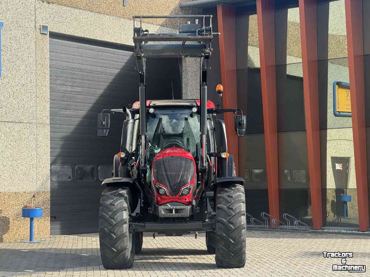 Tracteur Valtra N 134Active Hitech vol geveerd lucht Frontlader Manip 120  3692u