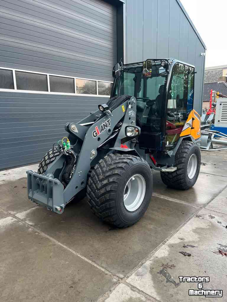 Chargeuse sur pneus Giant G3500 mini shovel kniklader