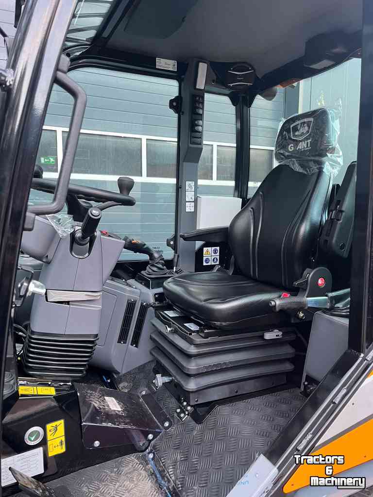 Chargeuse sur pneus Giant G3500 mini shovel kniklader
