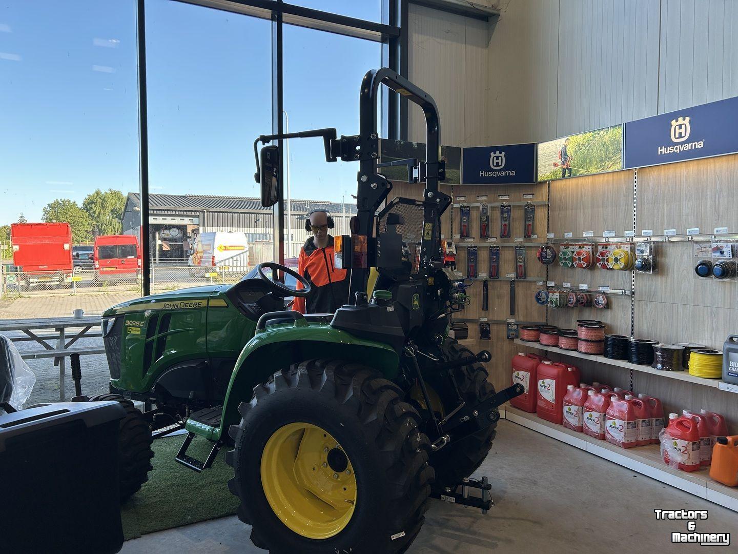 Tracteur pour vignes et vergers John Deere 3038E