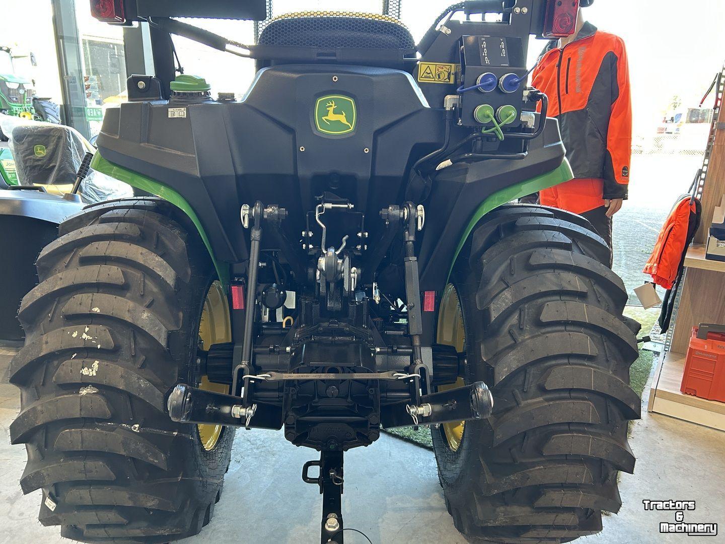 Tracteur pour vignes et vergers John Deere 3038E
