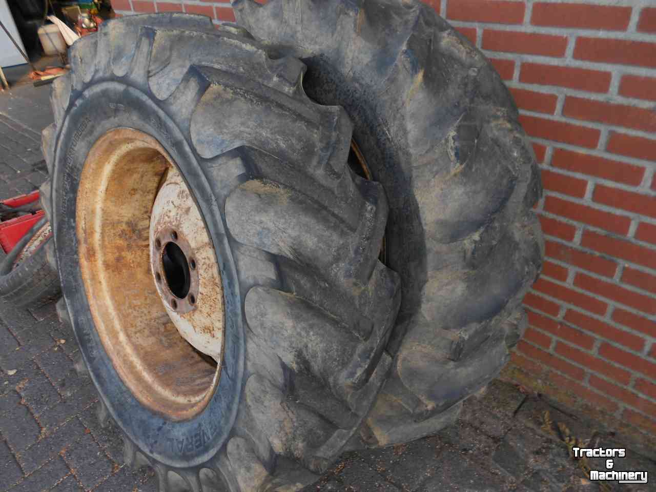 Roues, Pneus, Jantes, Barillets Jumelage International 13.6-r28