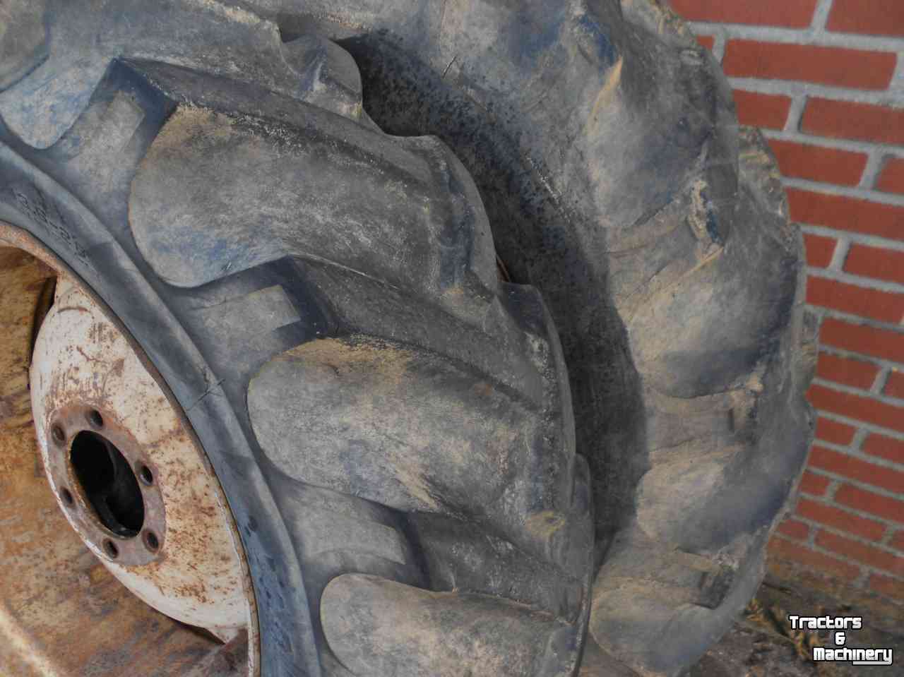 Roues, Pneus, Jantes, Barillets Jumelage International 13.6-r28