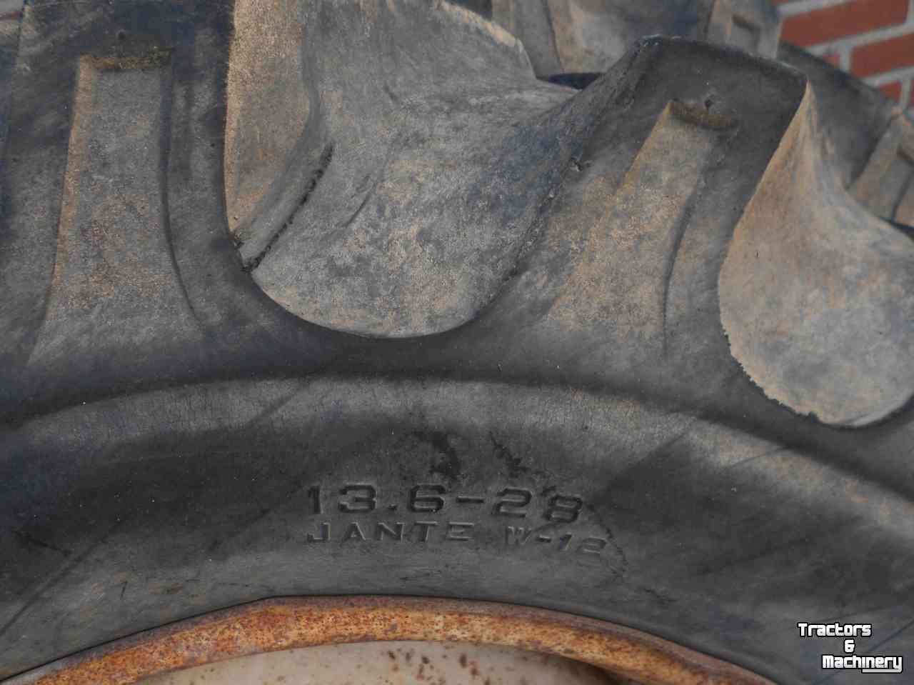 Roues, Pneus, Jantes, Barillets Jumelage International 13.6-r28