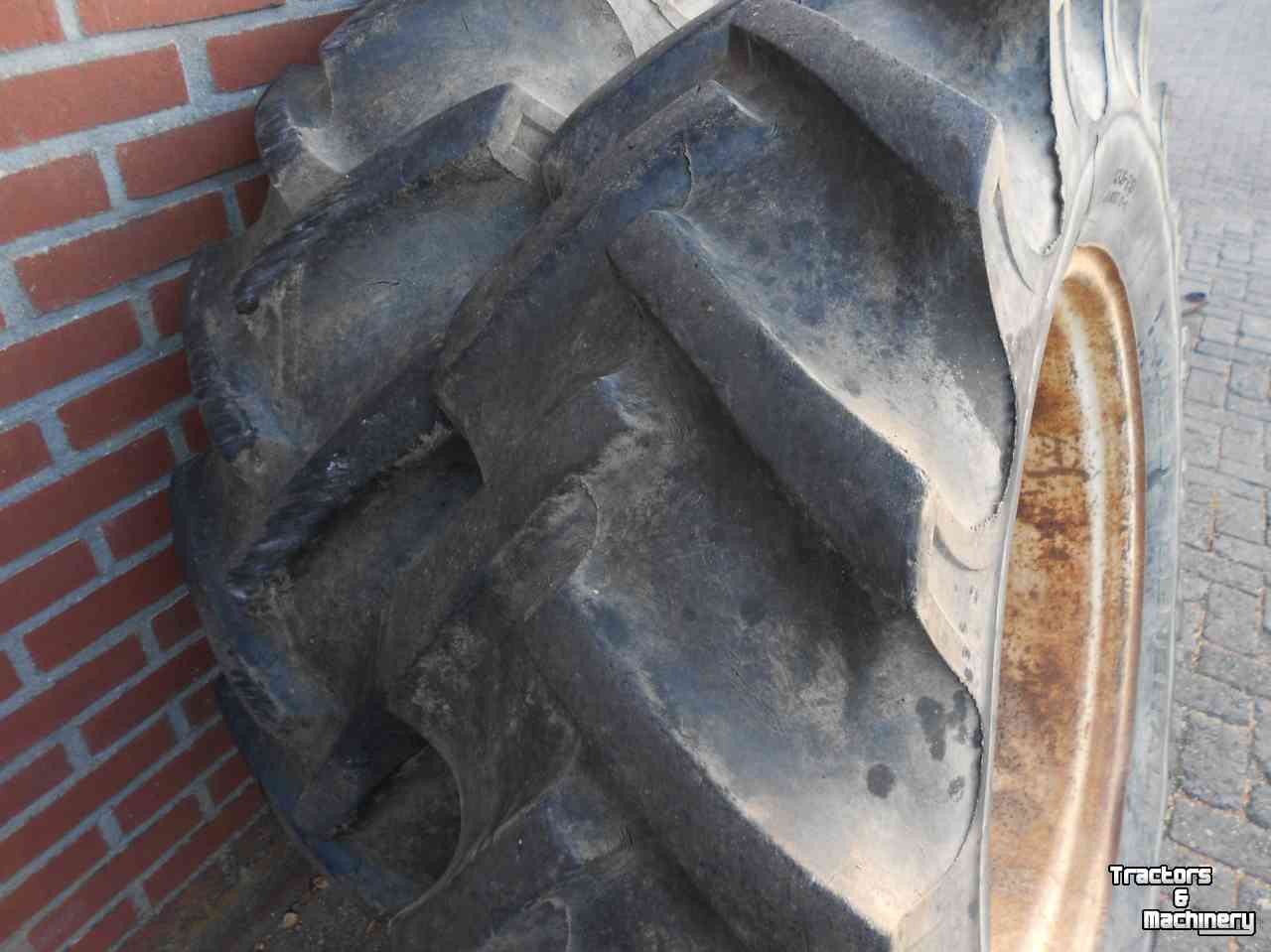 Roues, Pneus, Jantes, Barillets Jumelage International 13.6-r28