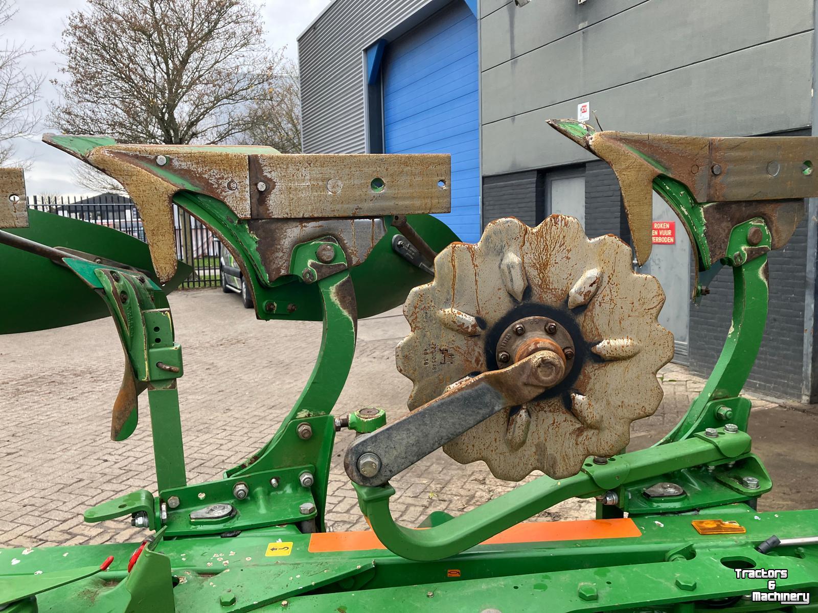 Charrues Amazone Cayron V200-100
