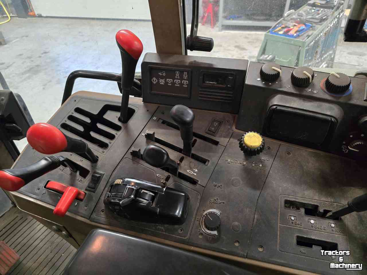 Tracteur John Deere 6400