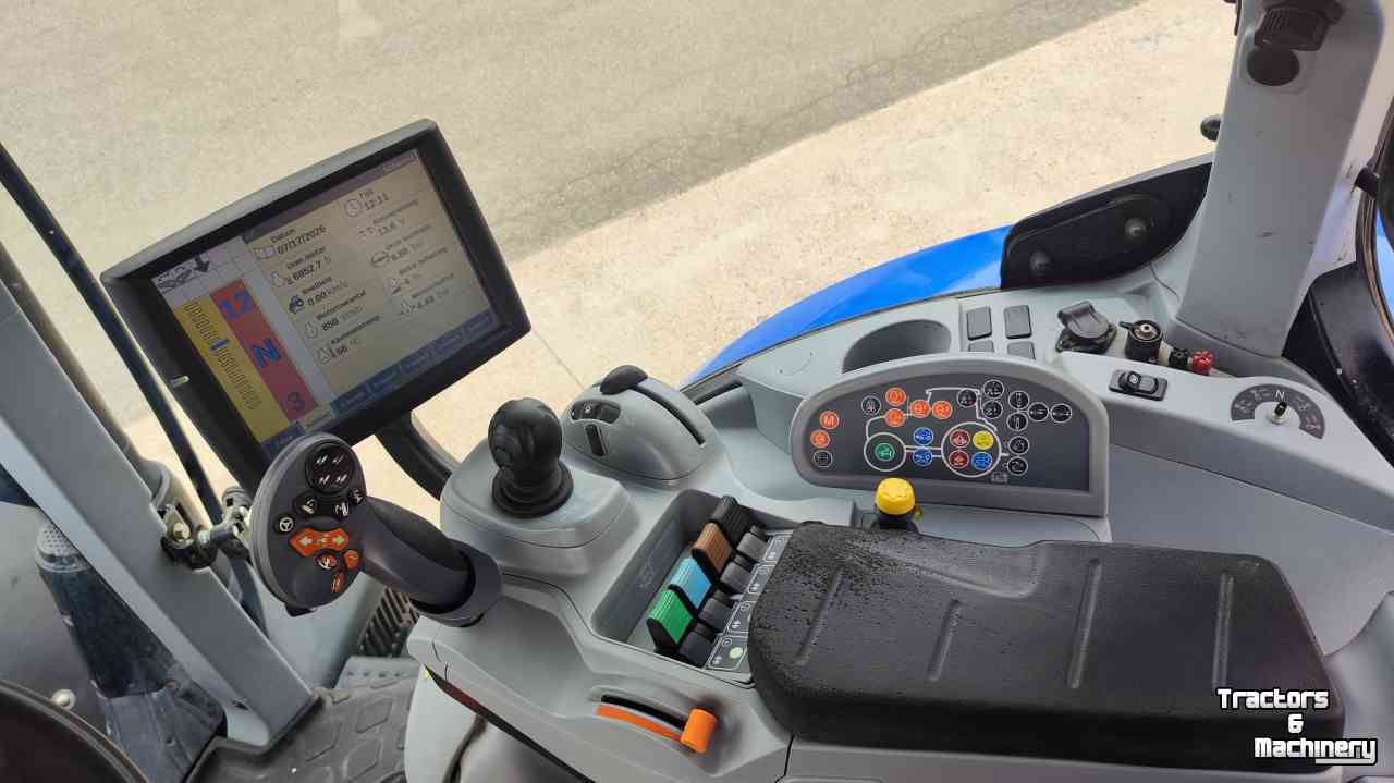Tracteur New Holland T7.245 PC Sidewinder INT4